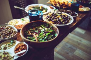 Prof. Sinikka Elliott featured on CBC’s Tapestry talking about the pressure of providing home-cooked family meals.