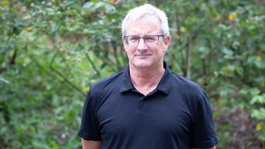 Professor Tom Kemple receives the Martha Foschi Award