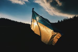 Prof. Aryan Karimi examines wartime (im)mobility for Ukranians in Canada and Germany in a new publication